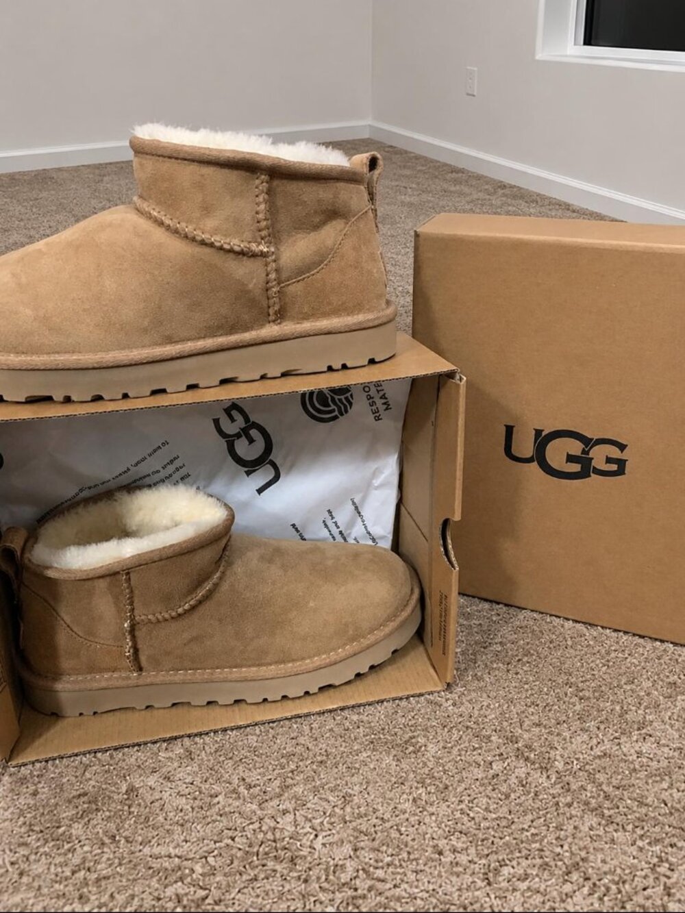 UGG CLASSIC ULTRA MINI BOOTS